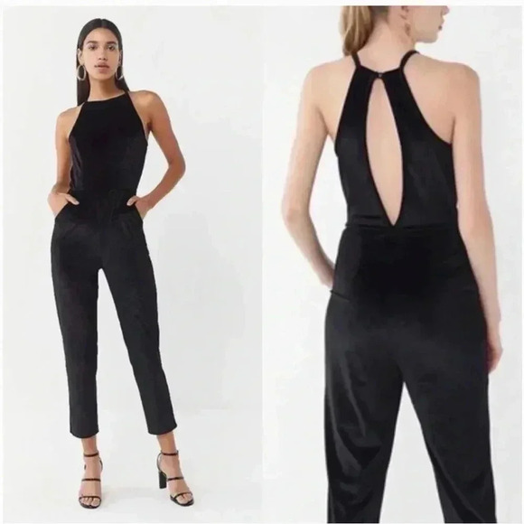 Urban Outfitters Black High Neck Sleeveless Naomi Velvet Jumpsuit Size Medium - Picture 1 of 7